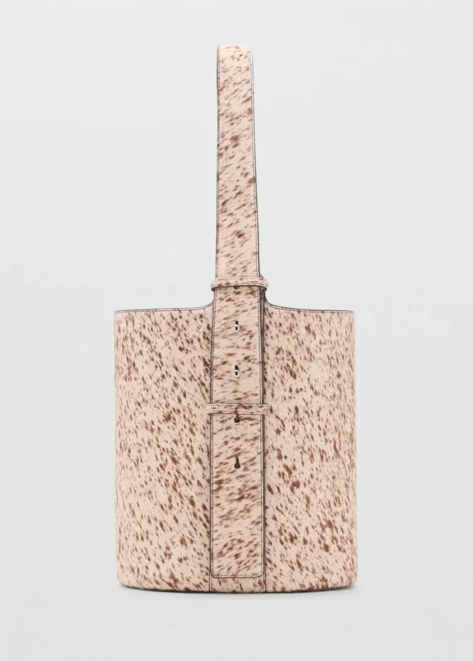 Eimerförmige Tasche aus Leder und Fell