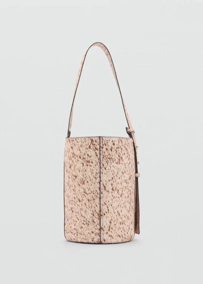 Eimerförmige Tasche aus Leder und Fell