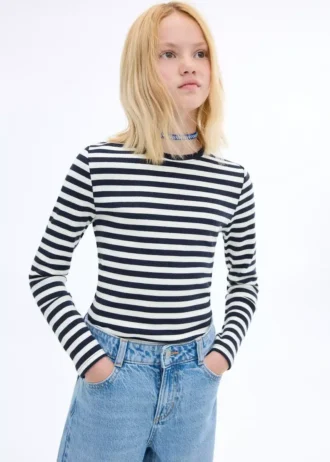 Einfaches gestreiftes T-Shirt