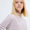 Einfaches gestreiftes T-Shirt Einfaches gestreiftes T-Shirt