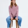 Einfaches gestreiftes T-Shirt