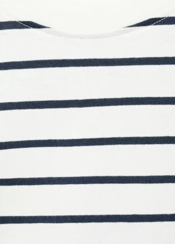 Einfaches gestreiftes T-Shirt Einfaches gestreiftes T-Shirt