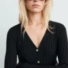 Fein gerippte Strickjacke Fein gerippte Strickjacke