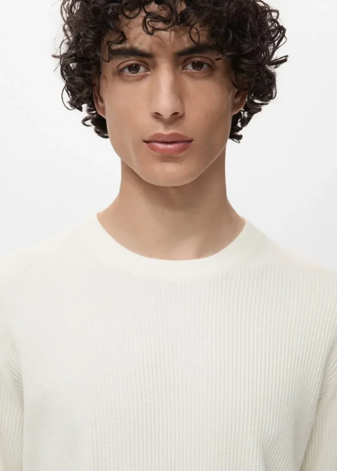 Fein gerippter Baumwollpullover