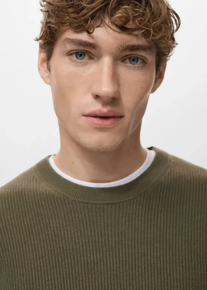 Fein gerippter Baumwollpullover