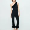 Fein gestrickte Caprihose mit Federn Fein gestrickte Caprihose mit Federn