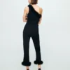 Fein gestrickte Caprihose mit Federn Fein gestrickte Caprihose mit Federn