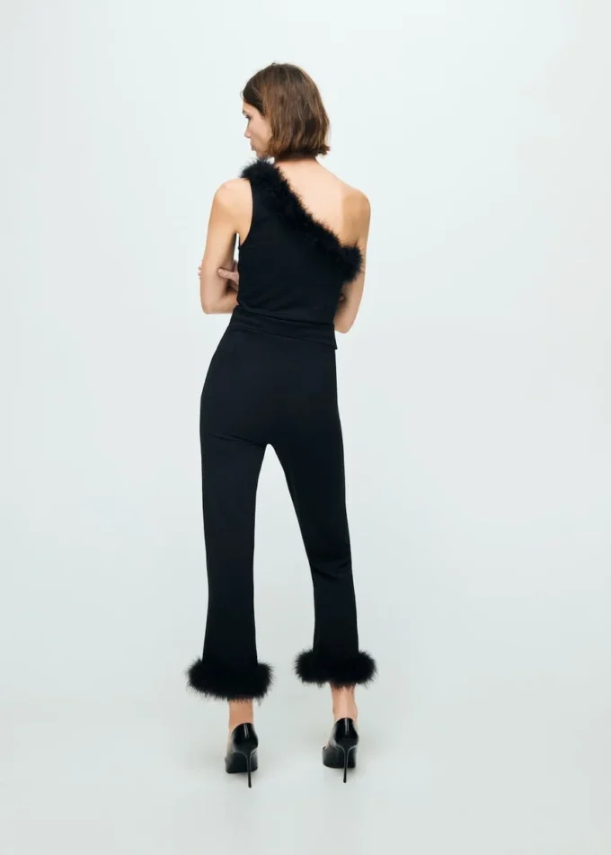 Fein gestrickte Caprihose mit Federn Fein gestrickte Caprihose mit Federn