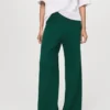 Fein gestrickte Hose mit geradem Schnitt Fein gestrickte Hose mit geradem Schnitt