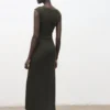 Fein gestricktes Kleid mit gerafften Seiten