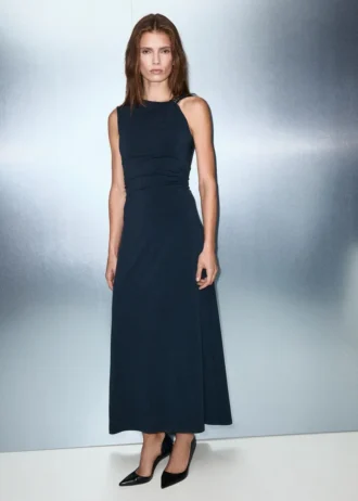 Fein gestricktes Kleid mit metallischen Details