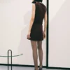 Fein gestricktes Kleid mit metallischen Details