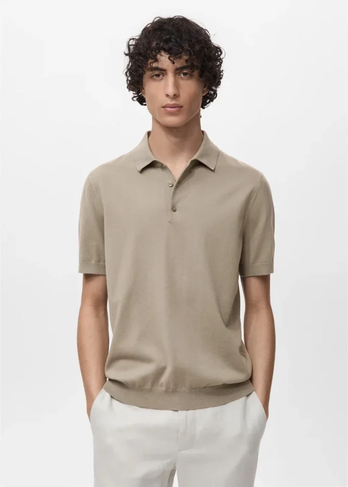 Fein gestricktes Poloshirt aus 100 % Baumwolle Fein gestricktes Poloshirt aus 100 % Baumwolle