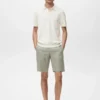 Fein gestricktes Poloshirt aus 100 % Baumwolle Fein gestricktes Poloshirt aus 100 % Baumwolle