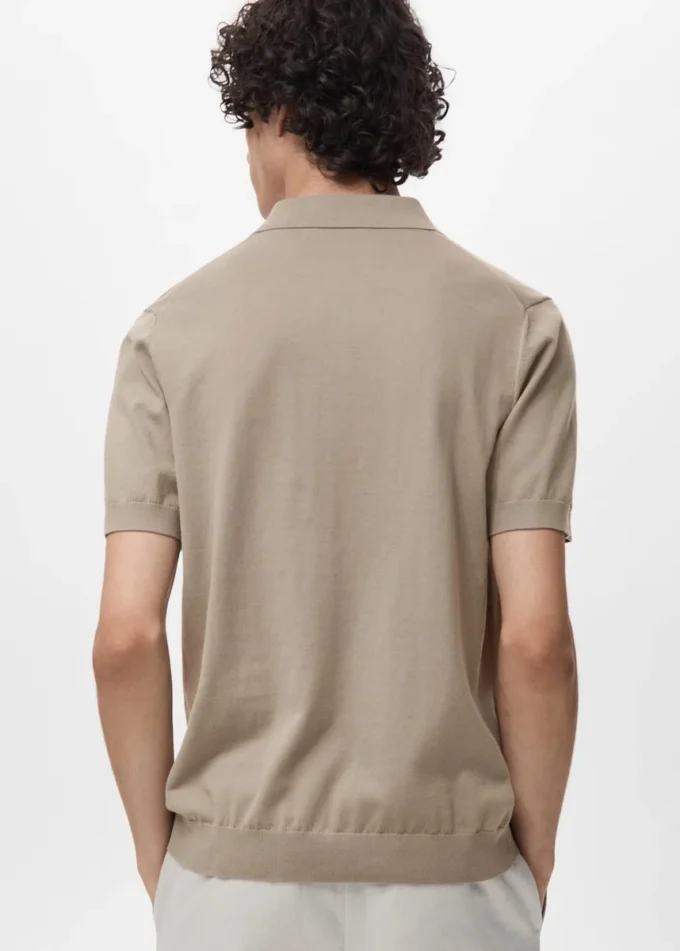 Fein gestricktes Poloshirt aus 100 % Baumwolle Fein gestricktes Poloshirt aus 100 % Baumwolle