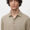 Fein gestricktes Poloshirt aus 100 % Baumwolle Fein gestricktes Poloshirt aus 100 % Baumwolle