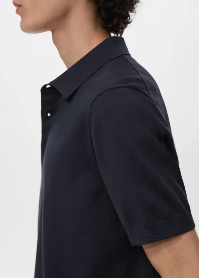 Fein gestricktes Poloshirt aus 100 % Baumwolle Fein gestricktes Poloshirt aus 100 % Baumwolle