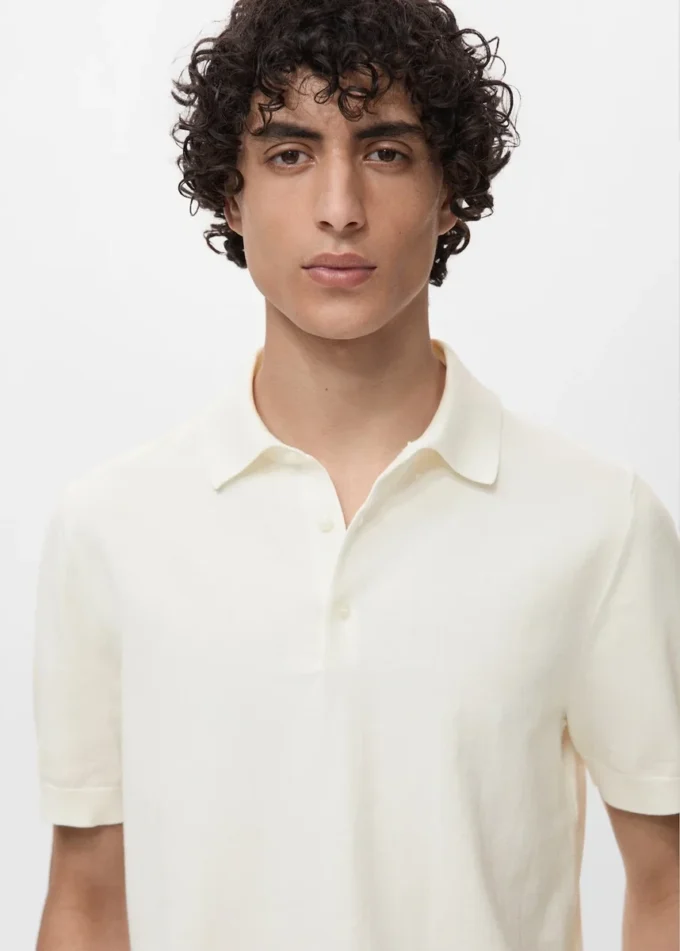 Fein gestricktes Poloshirt aus 100 % Baumwolle Fein gestricktes Poloshirt aus 100 % Baumwolle