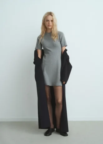 Feinstrick-Kleid mit ausgestelltem Rock