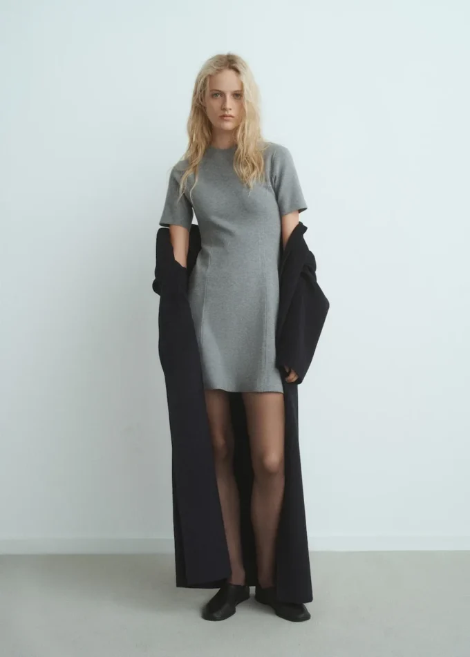 Feinstrick-Kleid mit ausgestelltem Rock