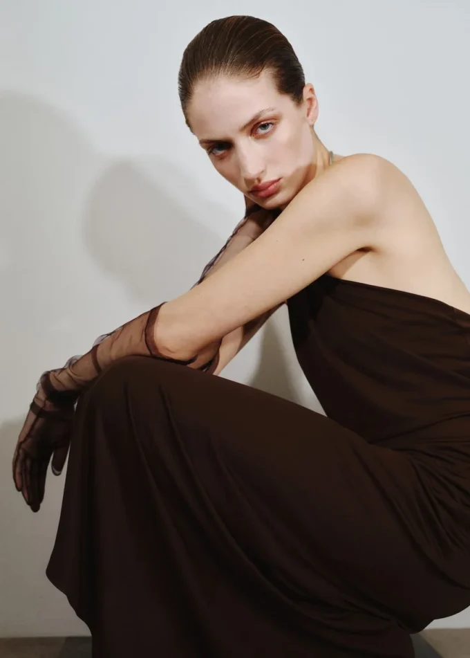 Feinstrickkleid mit Choker-Kragen