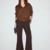 Feinstrickpullover mit V-Ausschnitt Feinstrickpullover mit V-Ausschnitt