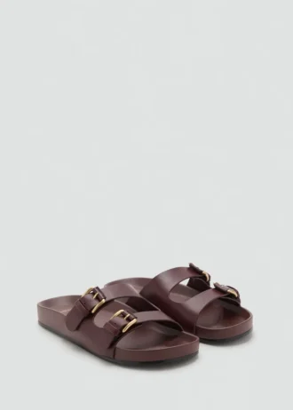 Flache Sandalen mit Schnallen