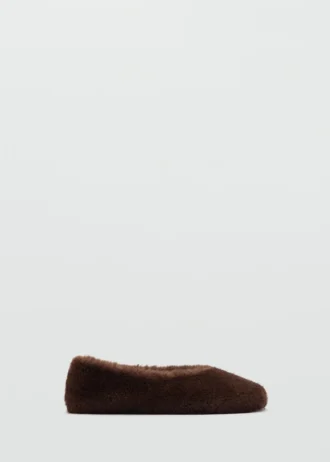 Flache Schuhe mit Felloptik