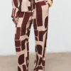 Fließende Hose mit geometrischem Muster Fließende Hose mit geometrischem Muster