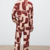 Fließende Hose mit geometrischem Muster Fließende Hose mit geometrischem Muster