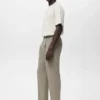 Fließende Hose mit geradem Bein und Falten