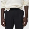 Fließende Hose mit geradem Bein und Falten
