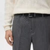 Fließende Hose mit gerader Passform Fließende Hose mit gerader Passform