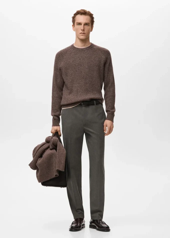 Fließende Hose mit normaler Passform Fließende Hose mit normaler Passform