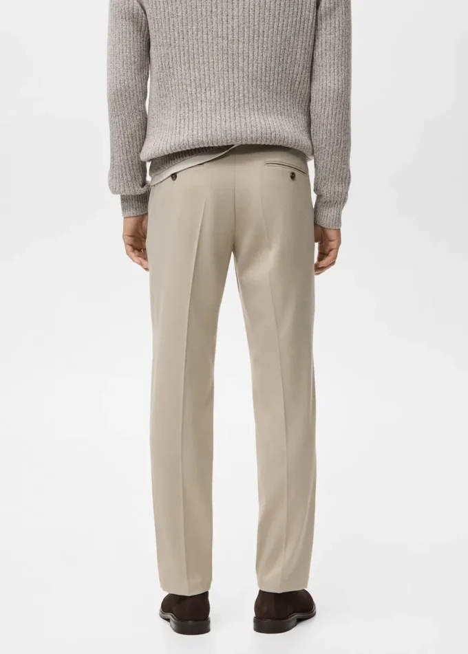 Fließende Hose mit normaler Passform Fließende Hose mit normaler Passform