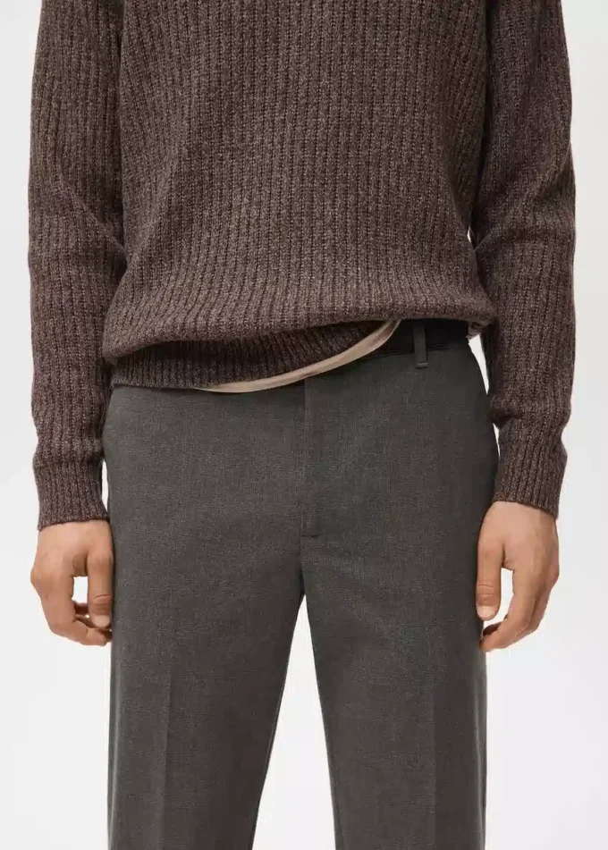 Fließende Hose mit normaler Passform Fließende Hose mit normaler Passform