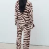 Fließendes Hemd mit Zebradruck