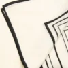 Foulard aus 100 % Wolle mit geometrischem Print