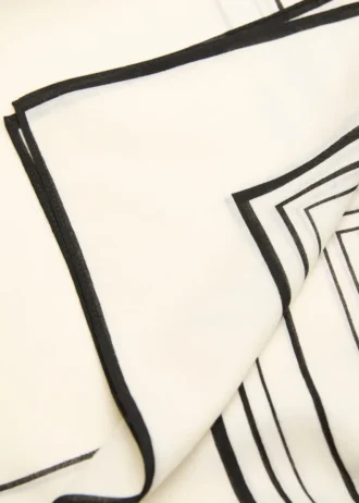 Foulard aus 100 % Wolle mit geometrischem Print