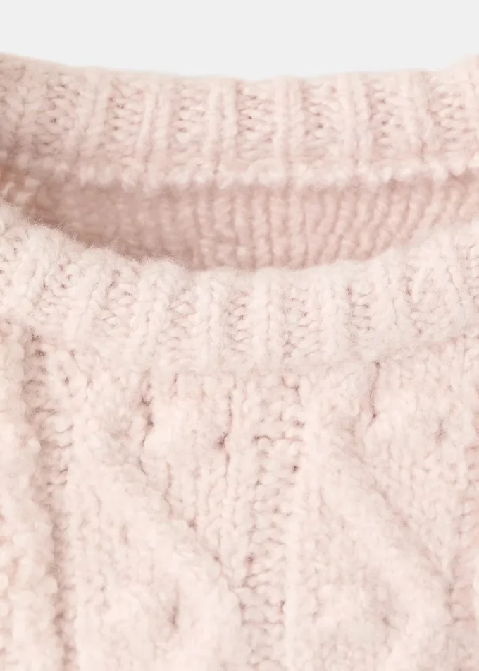 Geflochtener Strickpullover Geflochtener Strickpullover