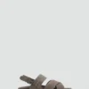 Gekreuzte Ledersandalen mit Schnalle