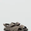 Gekreuzte Ledersandalen mit Schnalle