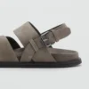 Gekreuzte Ledersandalen mit Schnalle