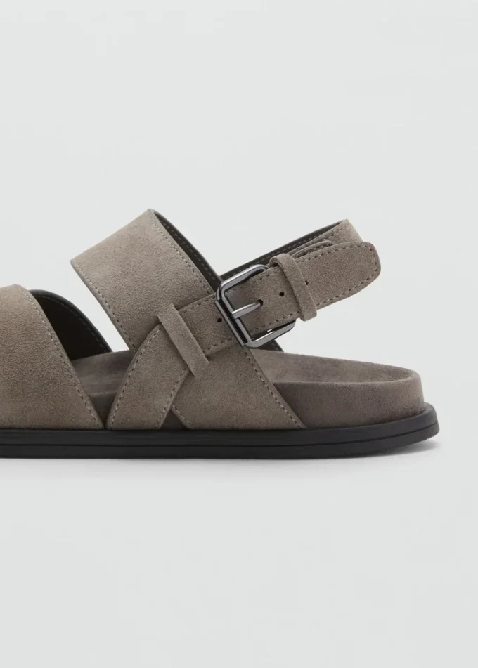 Gekreuzte Ledersandalen mit Schnalle