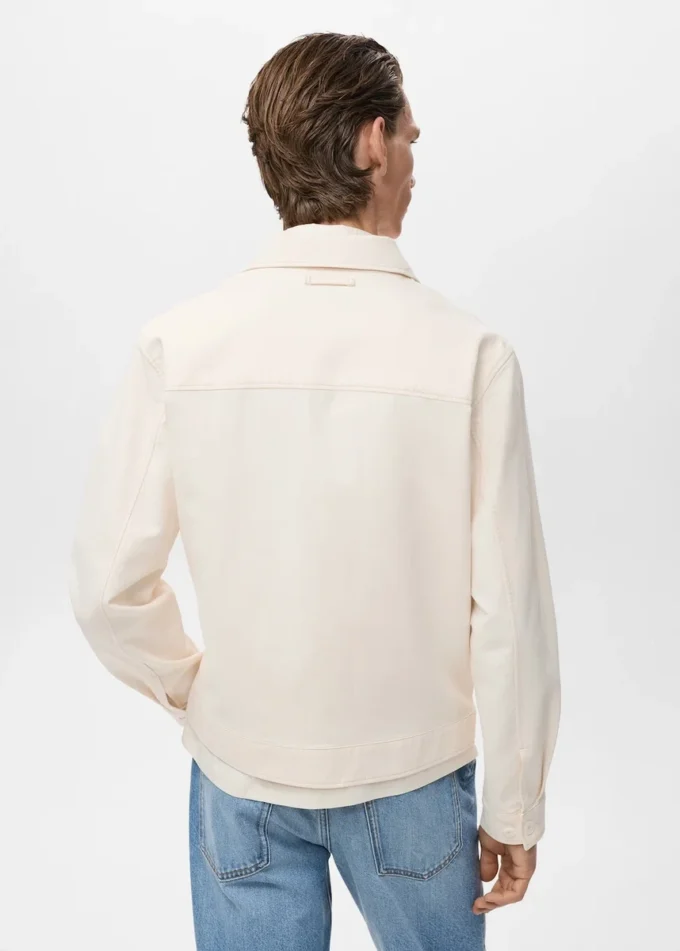 Gerade geschnittene Baumwolljacke mit Knöpfen Gerade geschnittene Baumwolljacke mit Knöpfen