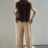 Gerade geschnittene Denimhose mit Falten Gerade geschnittene Denimhose mit Falten