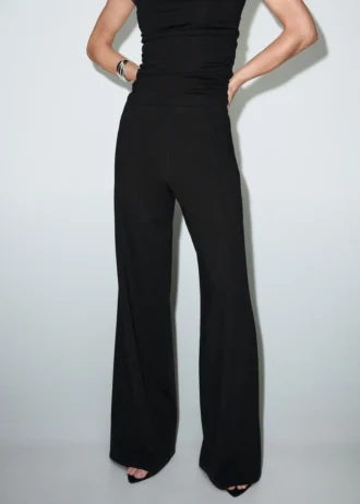 Gerade geschnittene Hose mit elastischem Bund