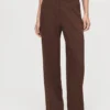 Gerade geschnittene Hose mit hoher Taille Gerade geschnittene Hose mit hoher Taille