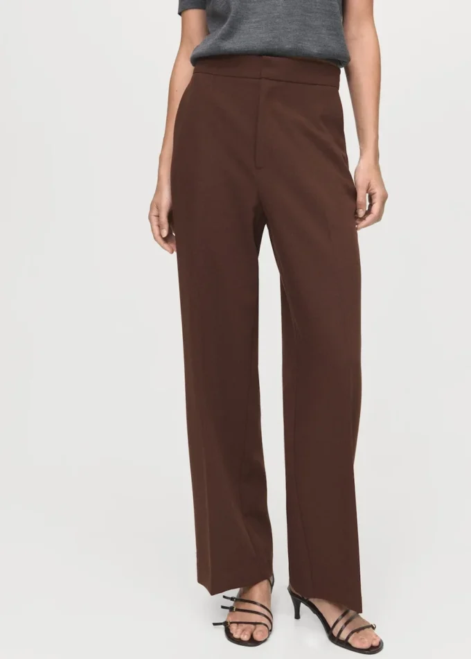 Gerade geschnittene Hose mit hoher Taille Gerade geschnittene Hose mit hoher Taille
