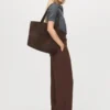 Gerade geschnittene Hose mit hoher Taille Gerade geschnittene Hose mit hoher Taille